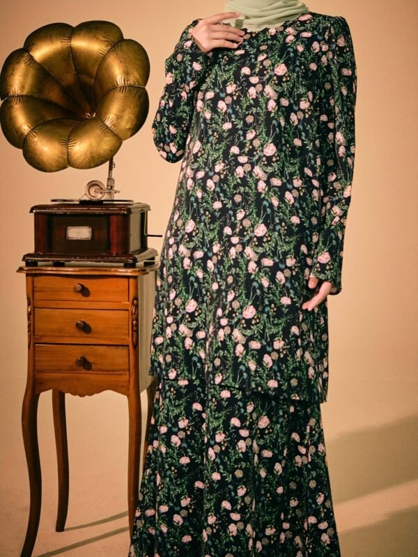 04b7274d-745d-4ecc-98cf-c12384f7a02a.jpg Floral Long Sleeve Baju Kurung Set