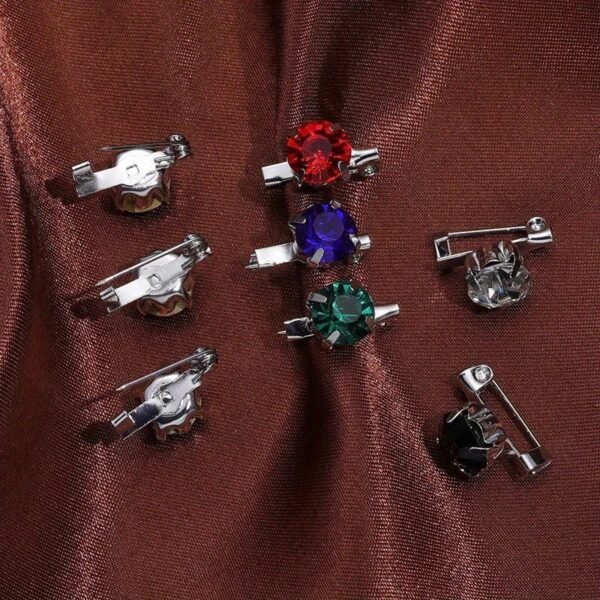 1716372250914-54caa8af07eb4dd8aaf92842bd469568-goods.jpeg Geometric Rhinestone Hijab Brooch
