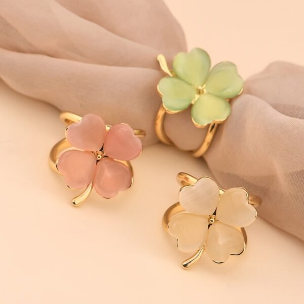 25c2d9b3-76bf-4dd4-8fda-81c5f734242e.jpg 3-Piece Cat Eye Clover Hijab Buckle Set