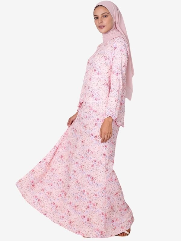 a9ba08a2-3dd4-4823-adf2-6b207e47a164.jpg Elegant Printed Muslimah Abaya