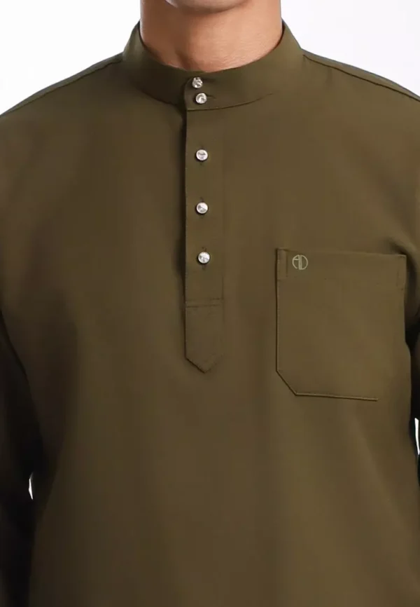 alain-delon-2893-8357754-3.jpg.webp Olive Green Baju Melayu