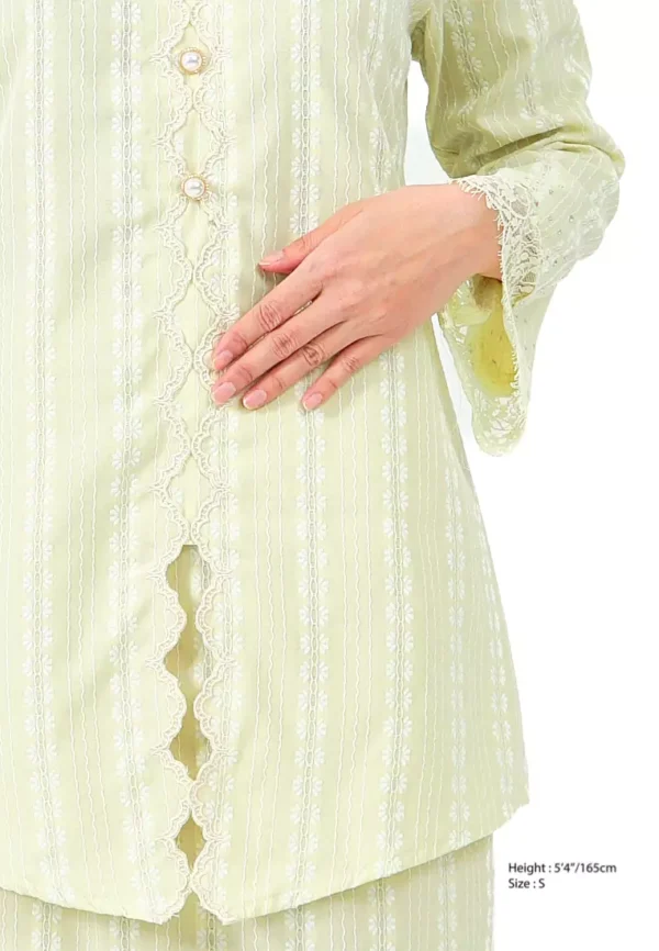 gene-martino-7734-0398654-5.jpg.webp Emerald Green Kurung Set