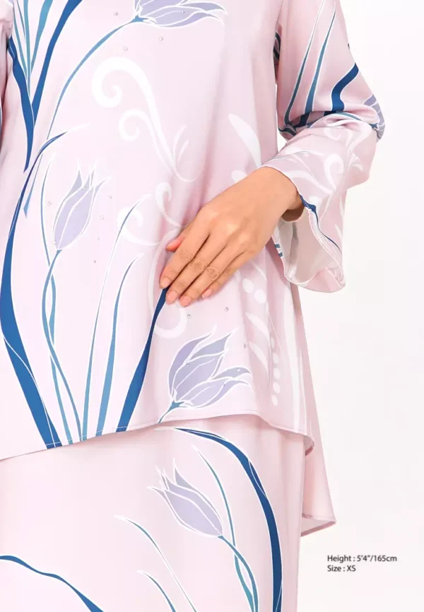 gene-martino-8917-0468983-5.jpg.webp Floral Batik Kurung Set